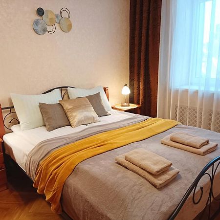 Old Town Retreat With Stunning Views 2 Bedroom Apartment Nearby The Church Of Saint Peter Riga Esterno foto