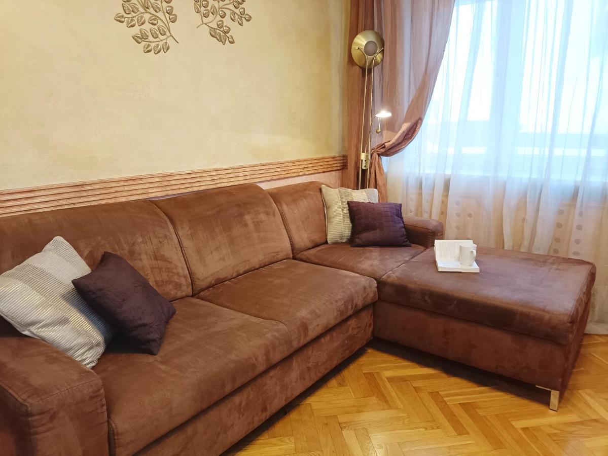 Old Town Retreat With Stunning Views 2 Bedroom Apartment Nearby The Church Of Saint Peter Riga Esterno foto