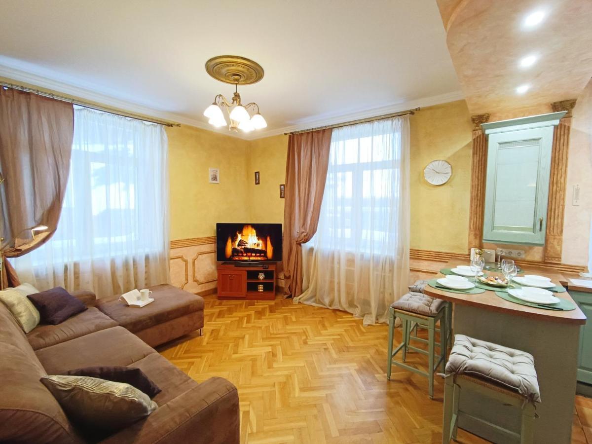 Old Town Retreat With Stunning Views 2 Bedroom Apartment Nearby The Church Of Saint Peter Riga Esterno foto