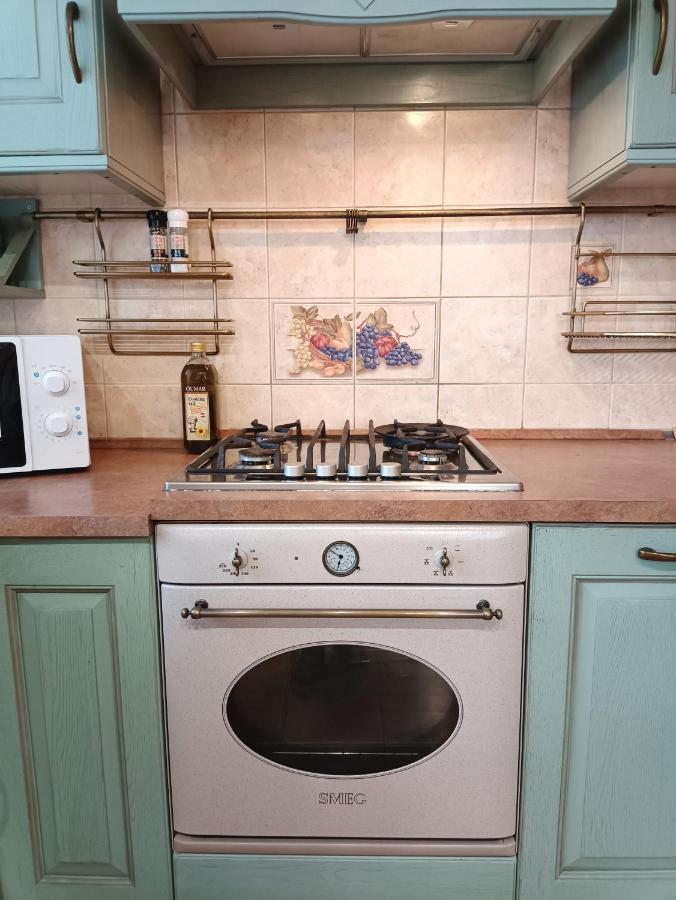 Old Town Retreat With Stunning Views 2 Bedroom Apartment Nearby The Church Of Saint Peter Riga Esterno foto