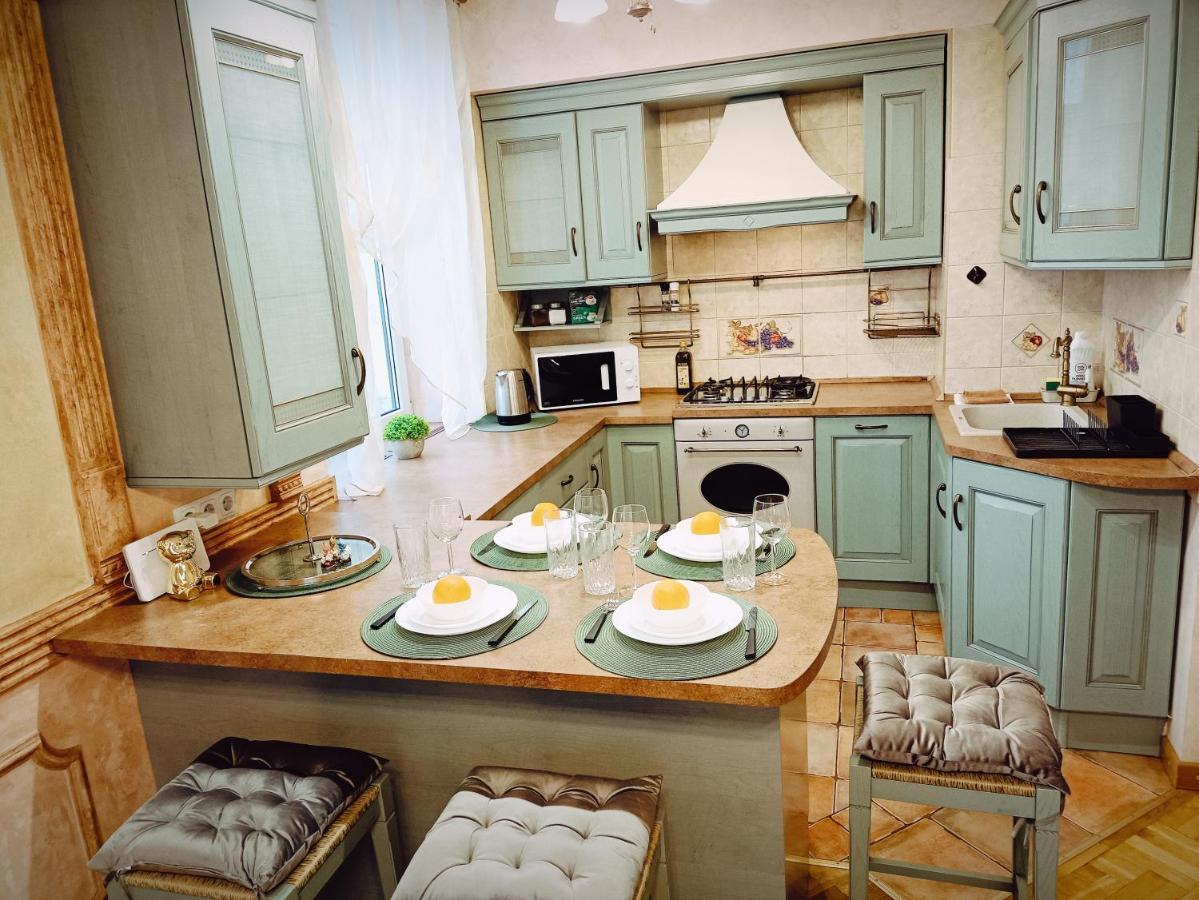 Old Town Retreat With Stunning Views 2 Bedroom Apartment Nearby The Church Of Saint Peter Riga Esterno foto