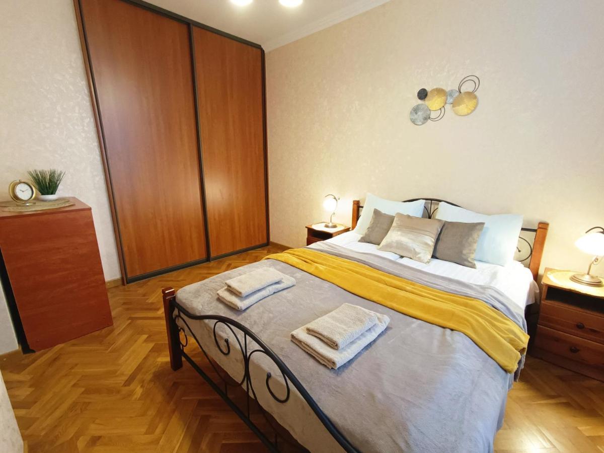 Old Town Retreat With Stunning Views 2 Bedroom Apartment Nearby The Church Of Saint Peter Riga Esterno foto