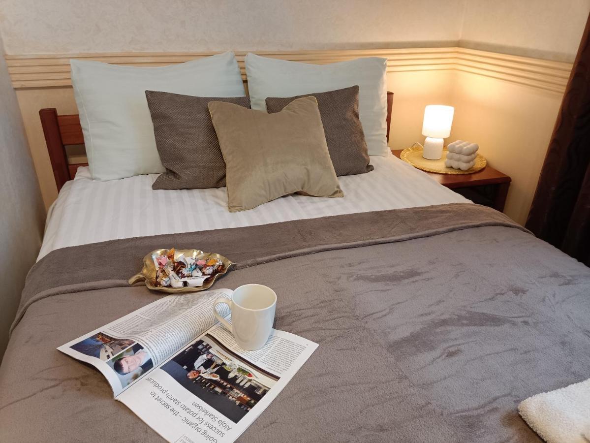 Old Town Retreat With Stunning Views 2 Bedroom Apartment Nearby The Church Of Saint Peter Riga Esterno foto
