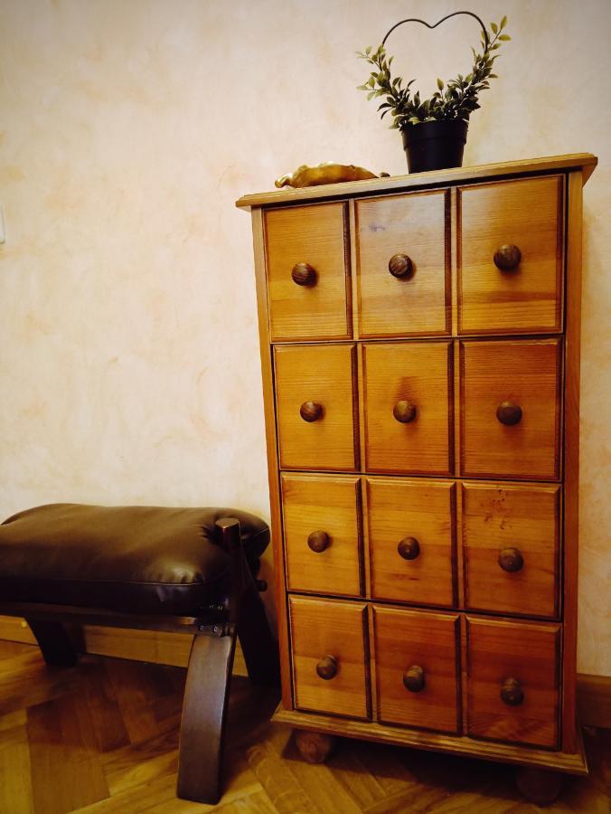 Old Town Retreat With Stunning Views 2 Bedroom Apartment Nearby The Church Of Saint Peter Riga Esterno foto