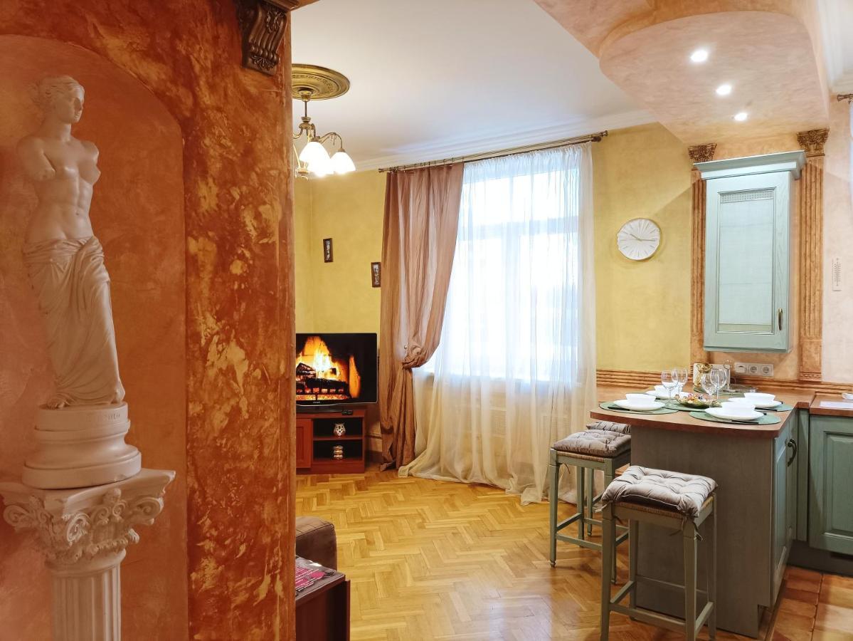 Old Town Retreat With Stunning Views 2 Bedroom Apartment Nearby The Church Of Saint Peter Riga Esterno foto