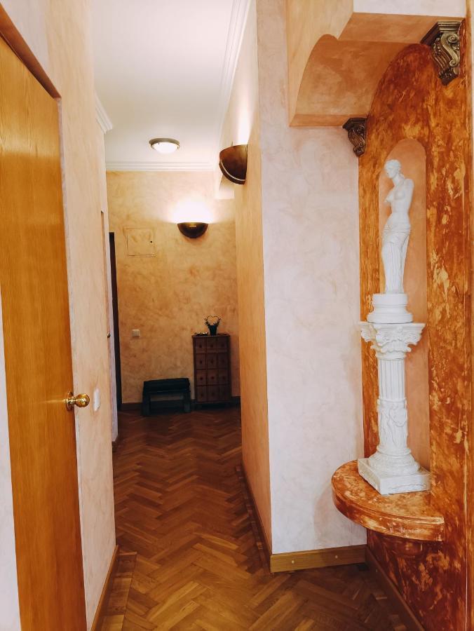 Old Town Retreat With Stunning Views 2 Bedroom Apartment Nearby The Church Of Saint Peter Riga Esterno foto