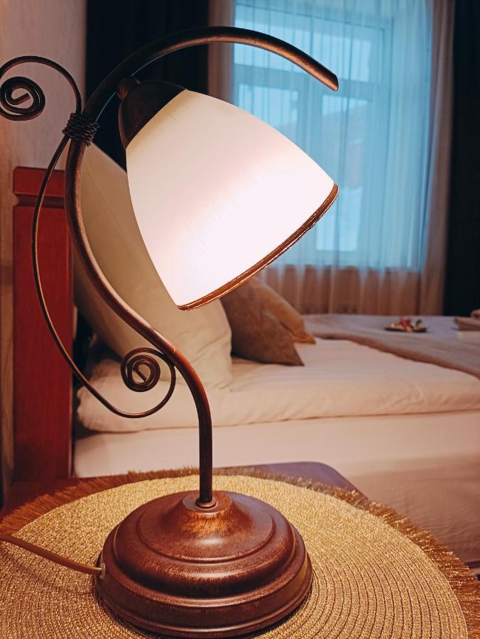 Old Town Retreat With Stunning Views 2 Bedroom Apartment Nearby The Church Of Saint Peter Riga Esterno foto