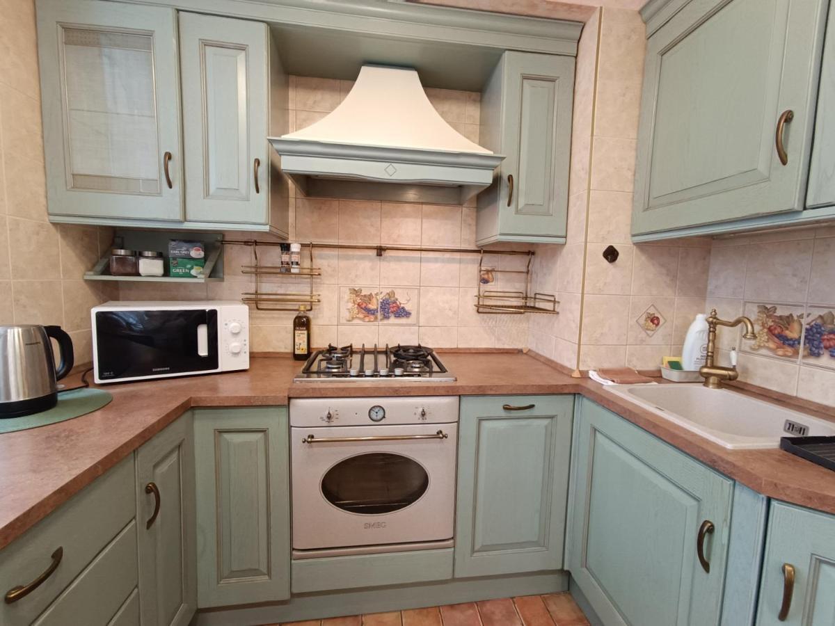 Old Town Retreat With Stunning Views 2 Bedroom Apartment Nearby The Church Of Saint Peter Riga Esterno foto